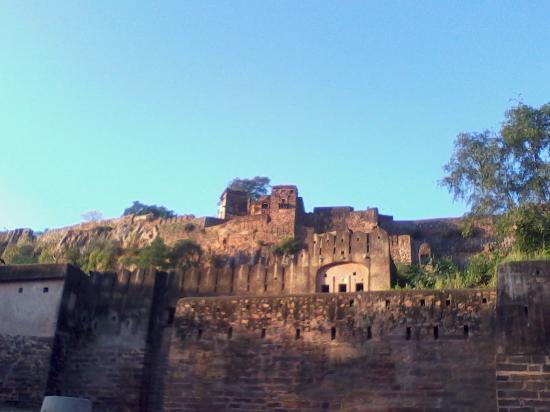 Khandar Fort